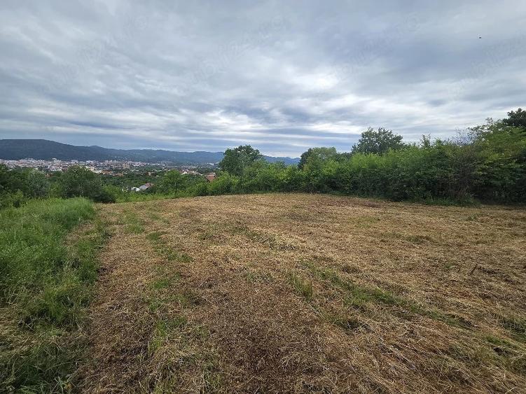 Teren de 1840 mp, în Feteni