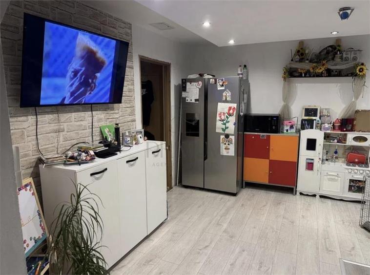 Apartament cu 2 camere semidecomandat, mobilat în Dâmbovița