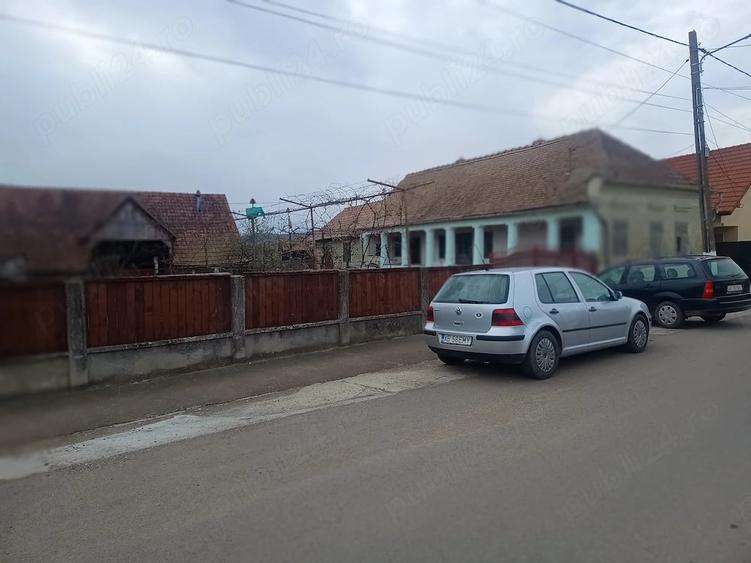 Casă cu Teren 2900 Mp în Sâncel