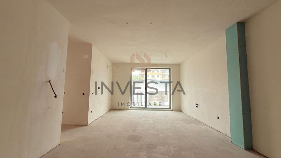 Apartament cu 3 camere semidecomandat în Între Lacuri
