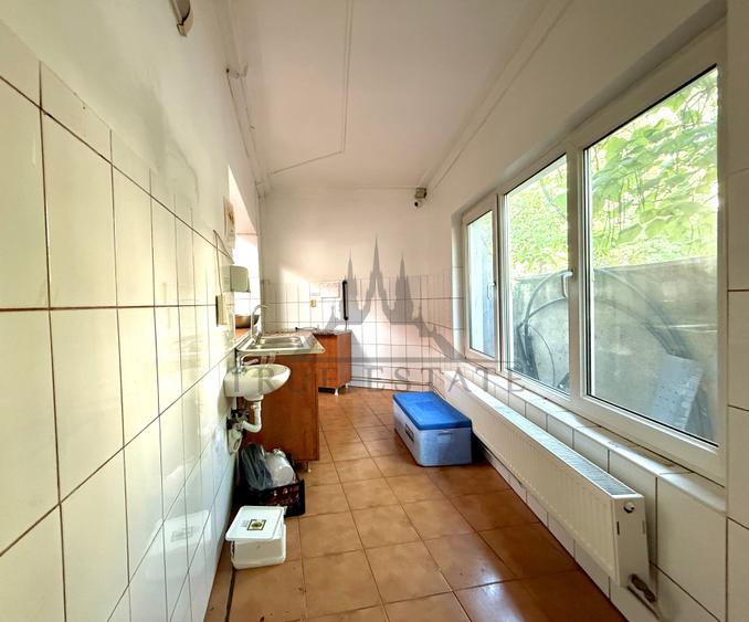 Casă individuală cu 8 camere cu Canalizare în Brâncoveanu