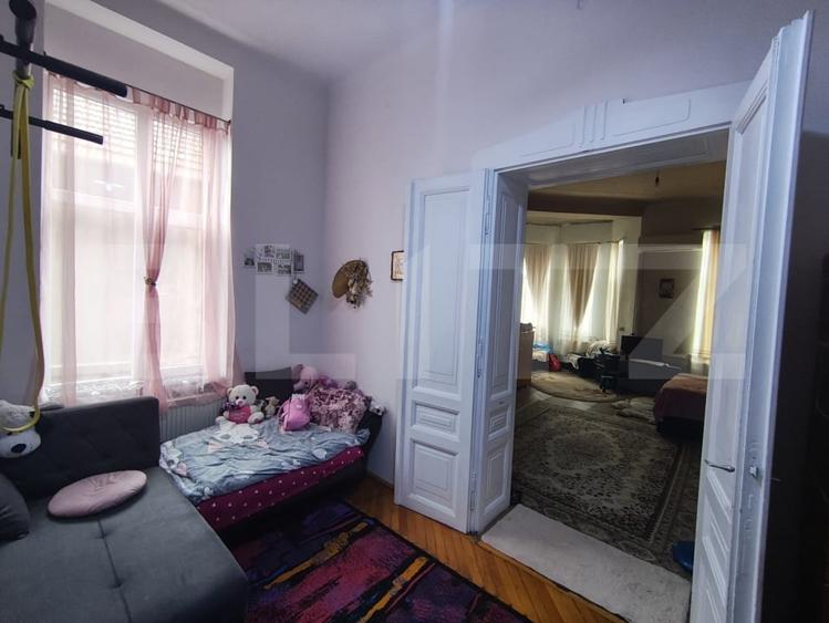 Apartament cu 5 camere decomandat, mobilat în Central