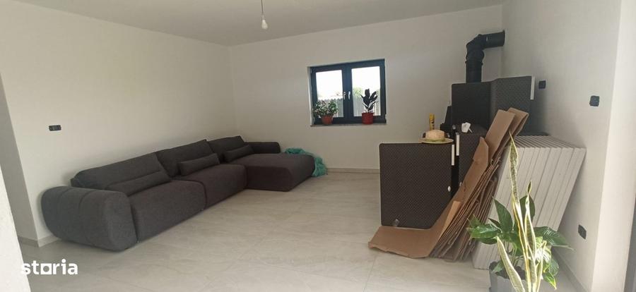 Casă cu 3 camere cu Teren 1100 Mp în Mândruloc