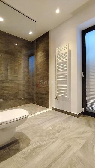 Apartament cu 3 camere semidecomandat, mobilat în Central