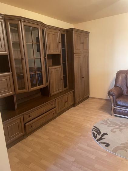 Apartament cu 3 camere decomandat, mobilat în Central
