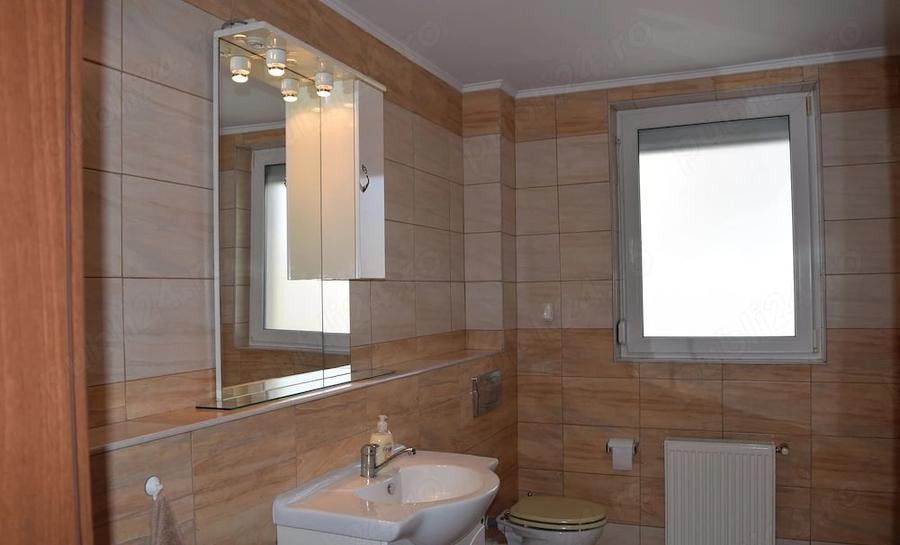 Apartament cu 3 camere decomandat în Terezian