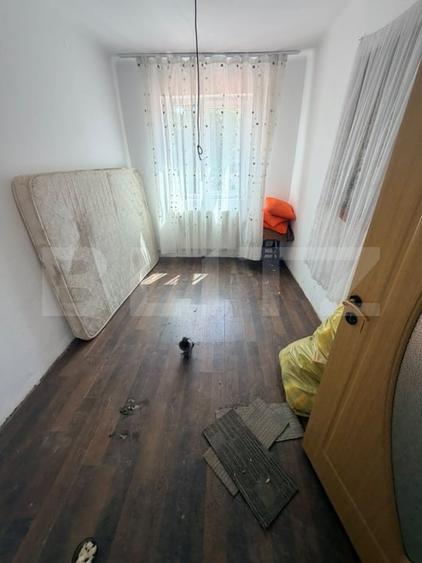 Casă individuală cu 9 camere cu Canalizare în Predeluț