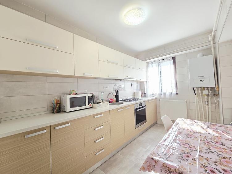 Apartament cu 2 camere decomandat în Micro 17