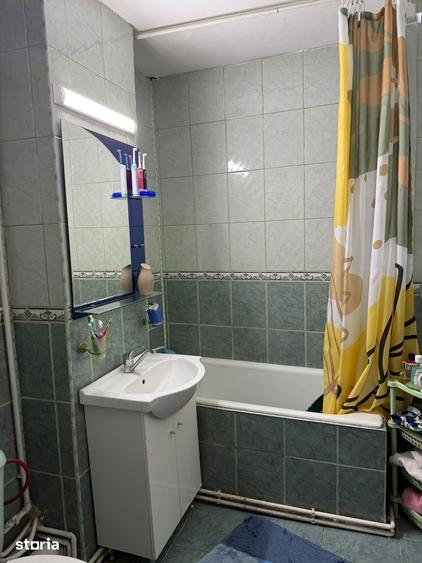 Apartament cu 4 camere decomandat în Calea București