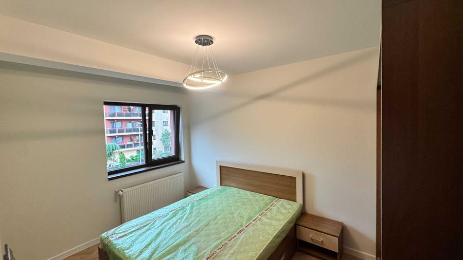 Apartament cu 3 camere semidecomandat în Florești
