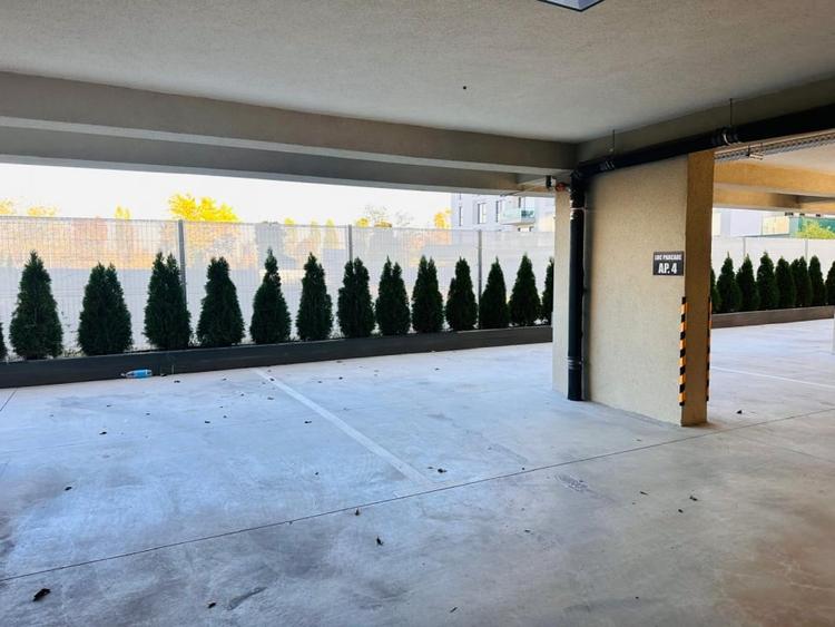 Apartament cu 3 camere semidecomandat în Dămăroaia