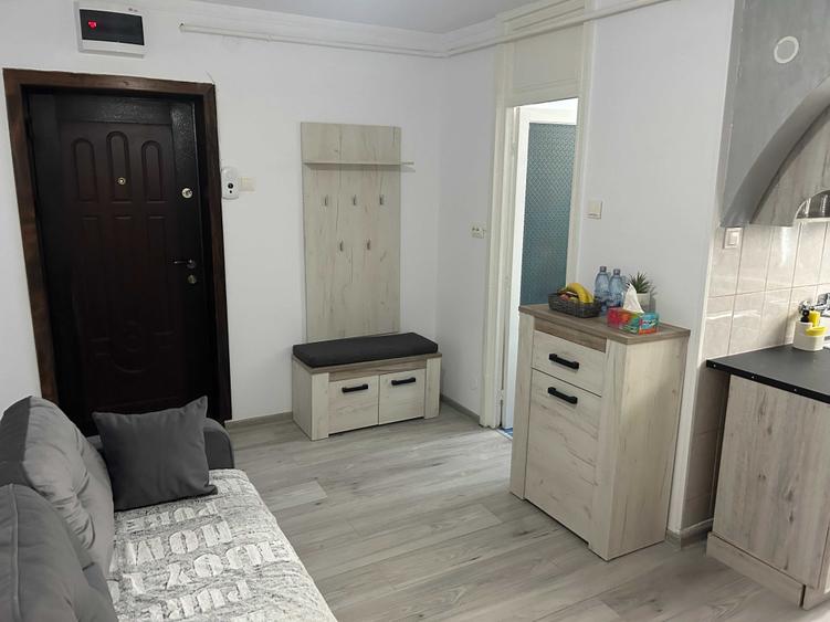 Garsonieră decomandată în Central