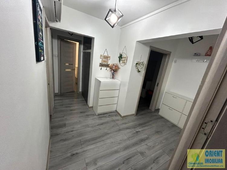 Km 4-5, de vanzare apartament 3 camere, decomandat, gaze - 12