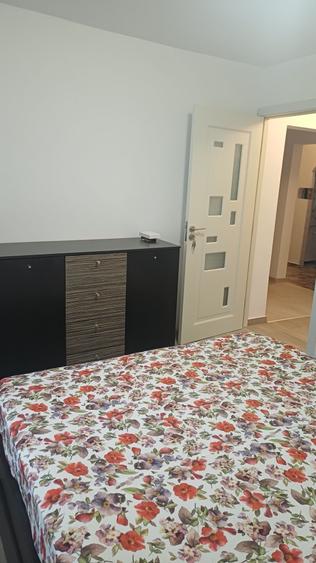 Apartament cu 3 camere decomandat în Exterior Vest