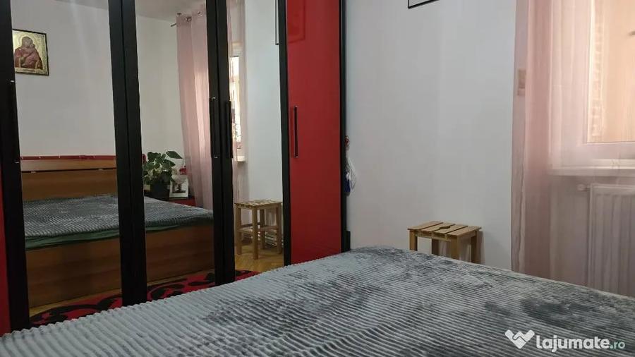 Apartament cu 3 camere decomandat în Decebal