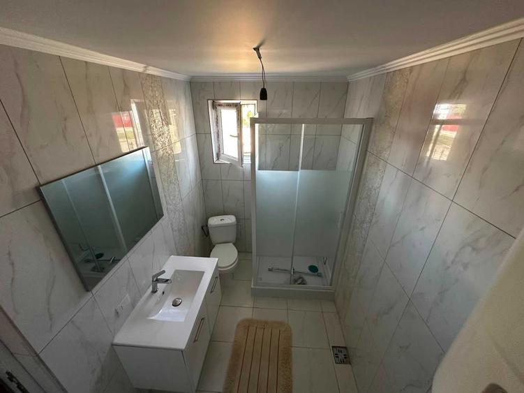 Casă cu 4 camere în Schela