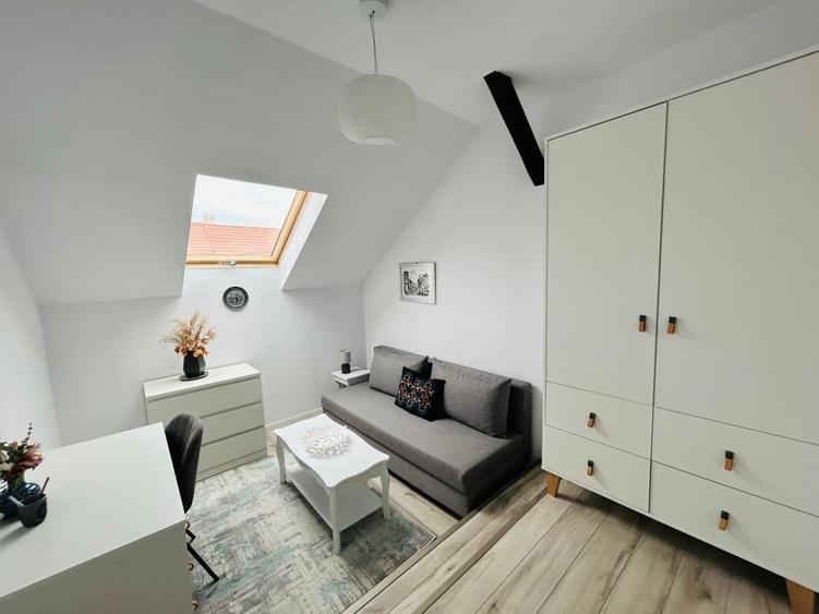 Apartament cu 4 camere decomandat, mobilat în Bălcescu