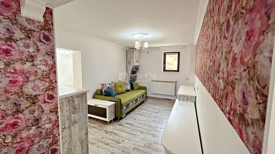 Apartament cu 7 camere decomandat în Bucium