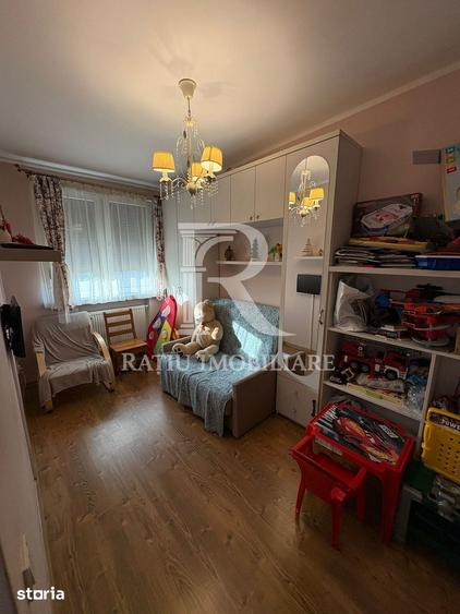 Apartament cu 3 camere decomandat în Decebal