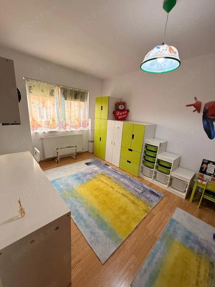 Apartament cu 3 camere semidecomandat în Florești