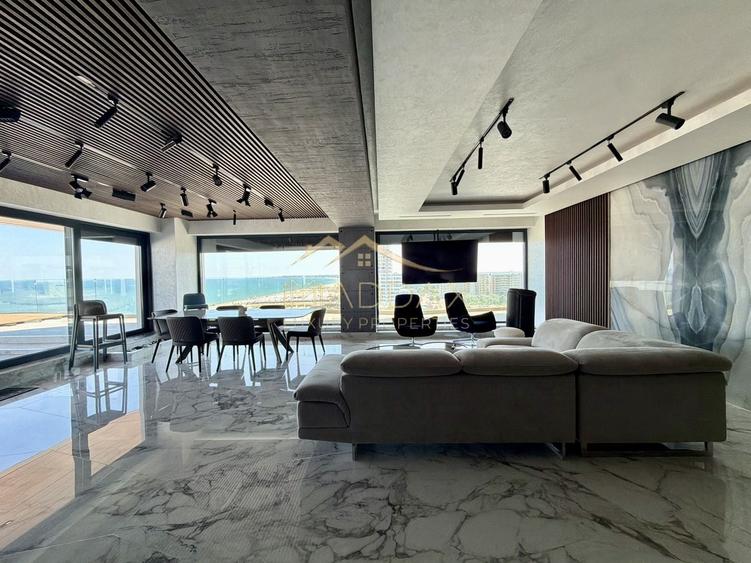Penthouse cu 5 camere decomandat, mobilat în Central