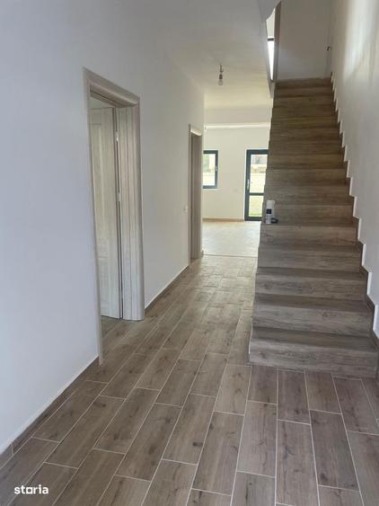 Casă cu 5 camere cu Teren 250 Mp în Central