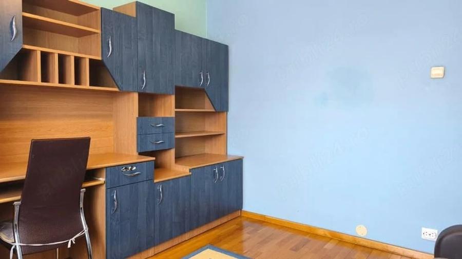 Apartament cu 3 camere decomandat în Liliacului