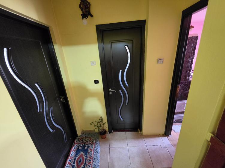 Apartament cu 2 camere decomandat în Iara