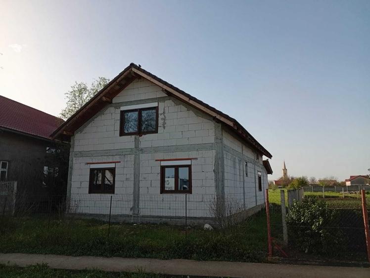 Casă cu 4 camere în Iosif