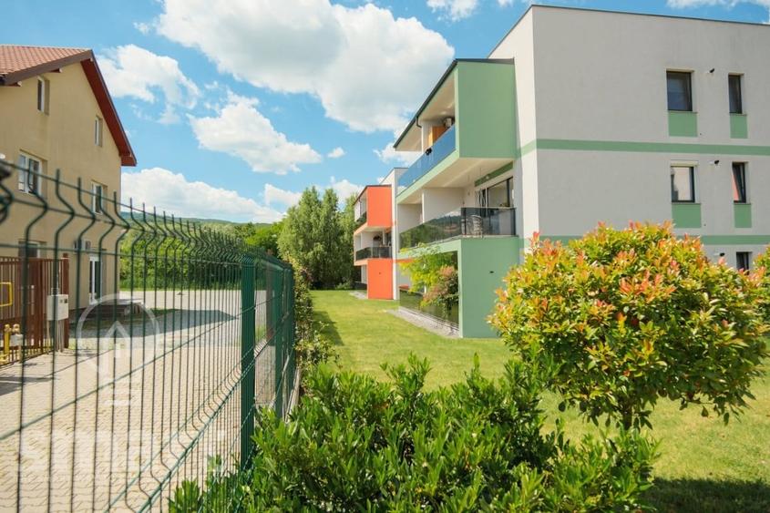 Apartament cu 2 camere semidecomandat, mobilat în Borhanci