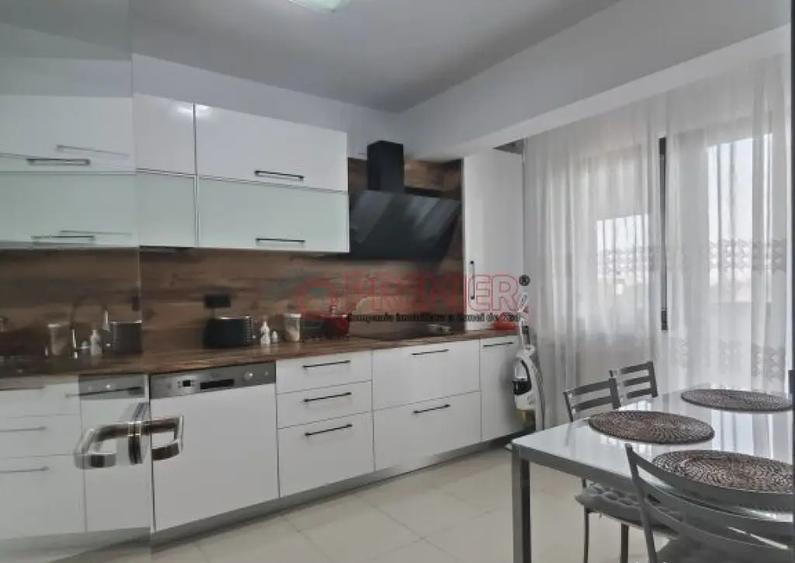 Apartament cu 3 camere decomandat în Eroii Revoluției
