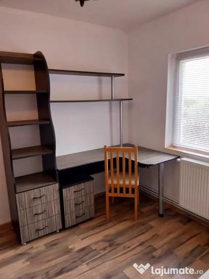 Apartament cu 4 camere decomandat în Confecții