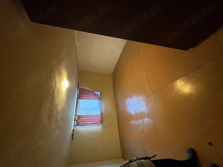 Casă cu 2 camere cu Teren 3000 Mp în Cornești