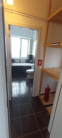 Apartament cu 3 camere semidecomandat în Tineretului