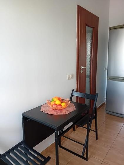 Garsonieră decomandată în Titan