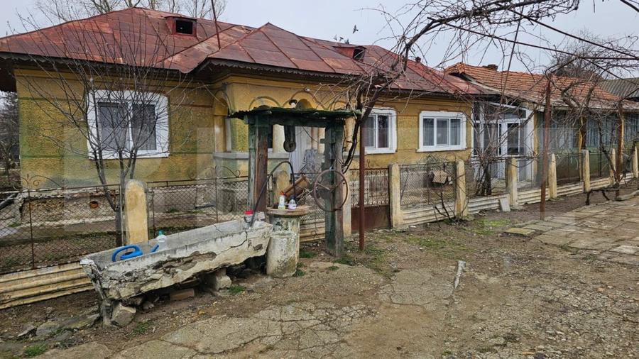 Casă individuală cu 5 camere cu Canalizare în Brădești