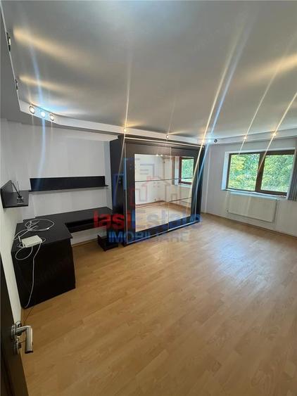 Apartament cu 2 camere decomandat în Filiași