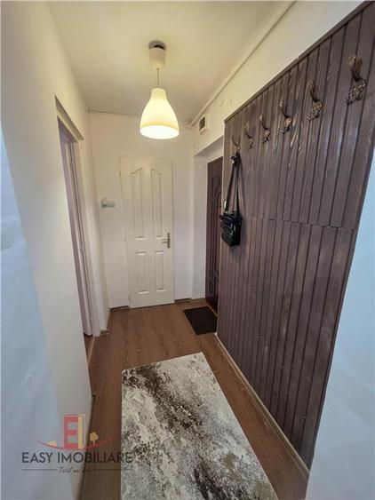Apartament cu 2 camere decomandat în Cornișa