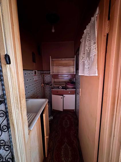 Garsonieră decomandată în Costin Georgian