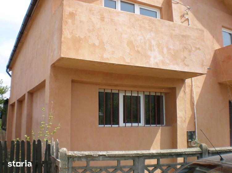 Casă cu 5 camere decomandat cu Teren 1250 Mp în Central
