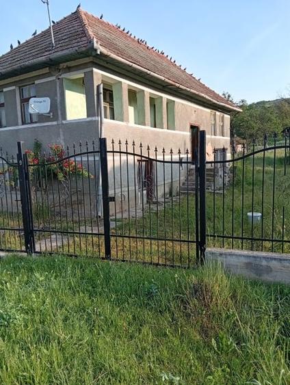Casă individuală cu 4 camere cu Teren 1800 Mp în Mierța