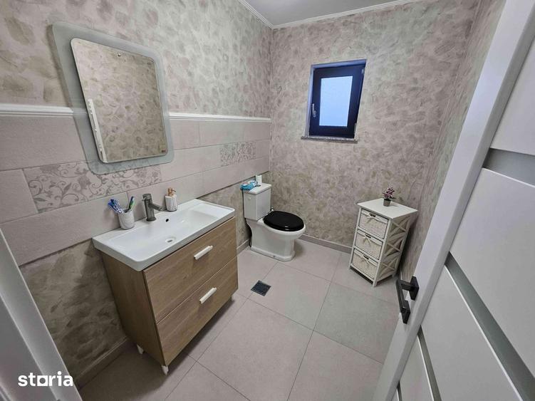 Casă cu 5 camere decomandat cu Teren 520 Mp în Malu Mare