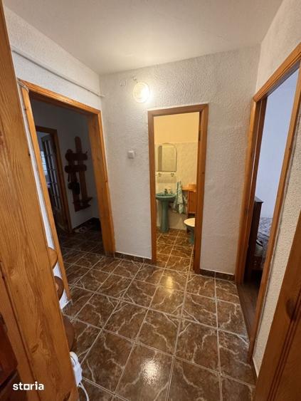 Apartament cu 3 camere decomandat în Craiovița Nouă
