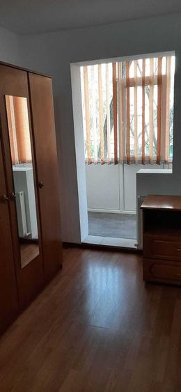 Apartament cu 3 camere semidecomandat în Malu Roșu