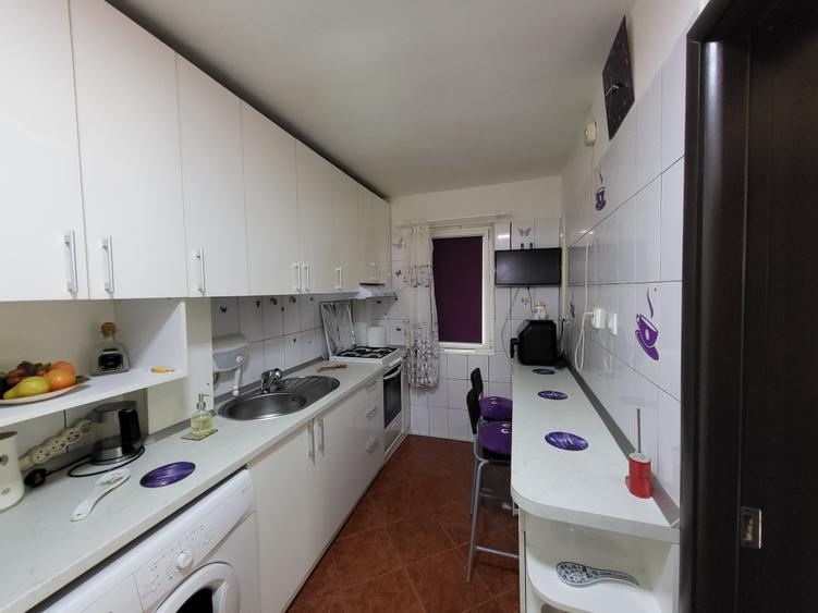 Apartament cu 2 camere semidecomandat în Bucur Obor