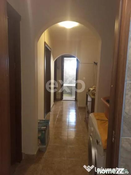 Apartament cu 4 camere decomandat în Prundu
