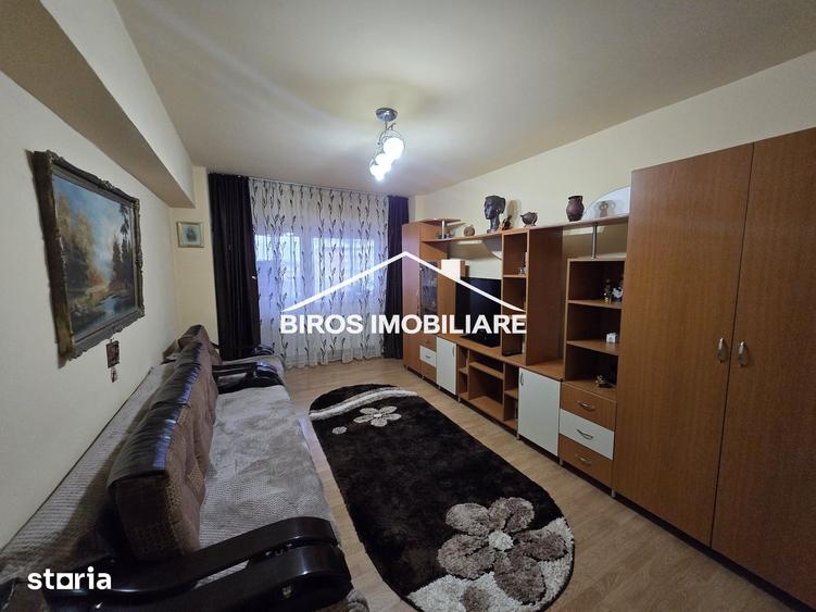 Apartament cu 4 camere în Rovine