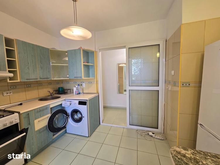 Apartament cu 3 camere semidecomandat, mobilat în Titan