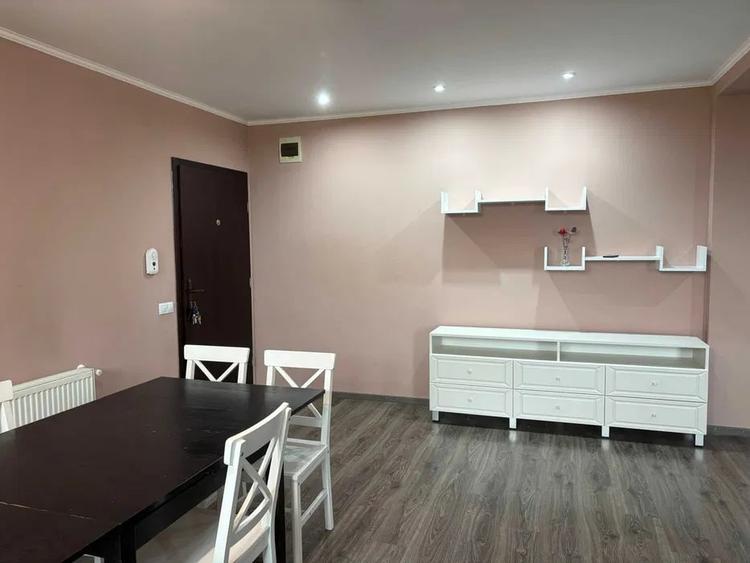 Apartament cu 3 camere semidecomandat, mobilat în Florești