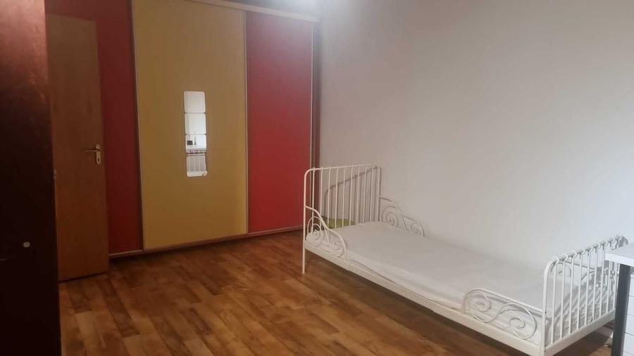 Casă cu 3 camere cu Teren 320 Mp în Roșu